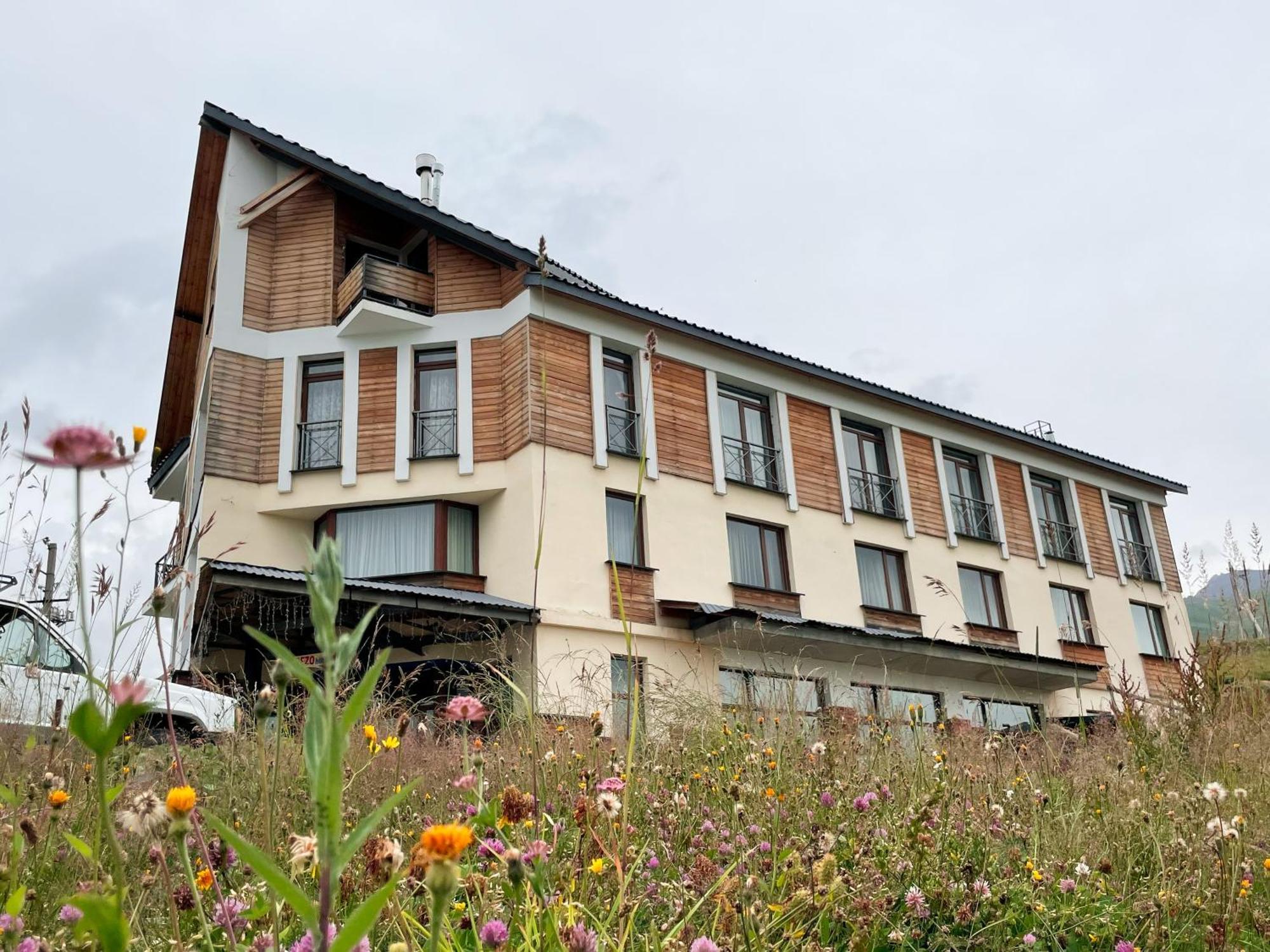 Hotel Rezohut à Goudaouri Extérieur photo